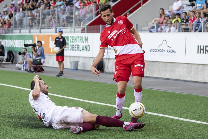 Thuns Sven Joss, rechts, im Duell mit Servettes Anthony Sauthier im Fussball Meisterschaftsspiel der Super League zwischen dem FC Thun und Servette FC Genf, am Sonntag, 25. August 2019, in der Stockho ...