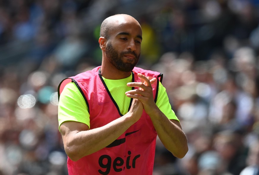 epa10640581 Tottenham Hotspur&#039;s Luca Moura warms up during the English Premier League match between Tottenham Hotspur and Brentford FC in London, Britain, 20 May 2023. EPA/NEIL HALL EDITORIAL USE ...