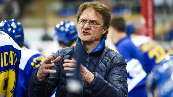 Trainer Arno Del Curto von Davos, beim dritten Playoff-Viertelfinalspiel der National League A zwischen dem HC Davos und den Kloten Flyers, am Dienstag, 8. Maerz 2016, in der Vaillant Arena in Davos.  ...