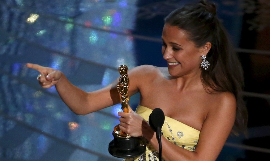 Vikander mit dem Oscar für die beste Nebendarstellerin.