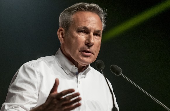 Nationalrat Adrian Amstutz, SVP-BE, spricht an der Delegiertenversammlung der Schweizerischen Volkspartei (SVP) in Volketswil, am Samstag, 27. Oktober 2018. (KEYSTONE/Patrick Huerlimann)