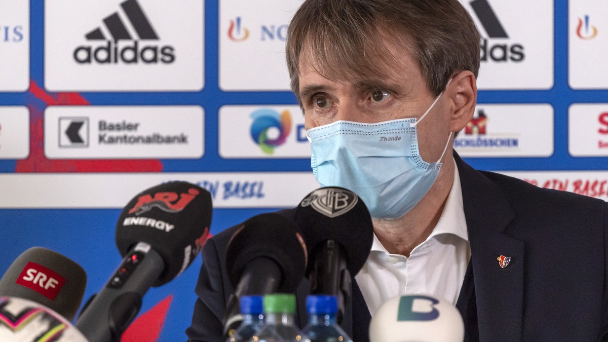 ARCHIVBILD ZUR MELDUNG, DASS DAVID DEGENS KAUFANGEBOT FUER DEN FC BASEL --- Bernhard Burgener, Praesident des Verwaltungsrats, spricht an der Medienkonferenz zum Geschaeftsjahr 2020/2021 der FC Basel  ...