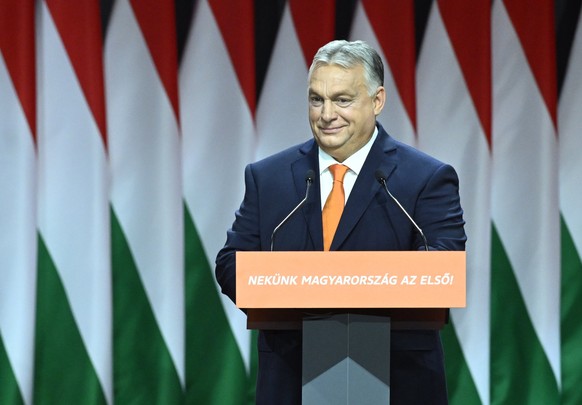 El primer ministro húngaro, Orban, pronuncia un discurso de una hora en Zúrich