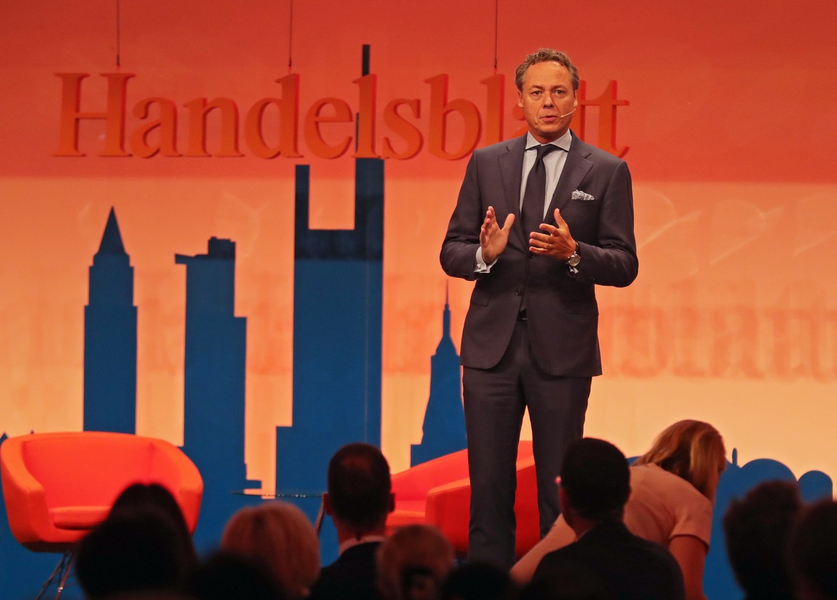 ARCHIV --- ZUM NEUEN CEO DER UBS, RALPH HAMERS, STELLEN WIR IHNEN FOLGENDES BILDMATERIAL ZUR VERFUEGUNG --- epa06187629 Ralph Hamers, CEO of ING Group, speaks at the 'Man meets Technology' B ...