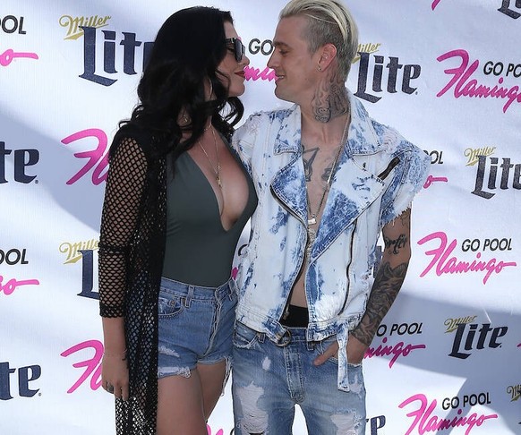 ARCHIVE: 15 April 2017 - Las Vegas, Nevada - Madison Parker, Aaron Carter. Aaron Carter performs at Flamingo GO Pool. Las Vegas USA - ZUMAa123 20221105_zaa_a123_043 Copyright: xMJTx