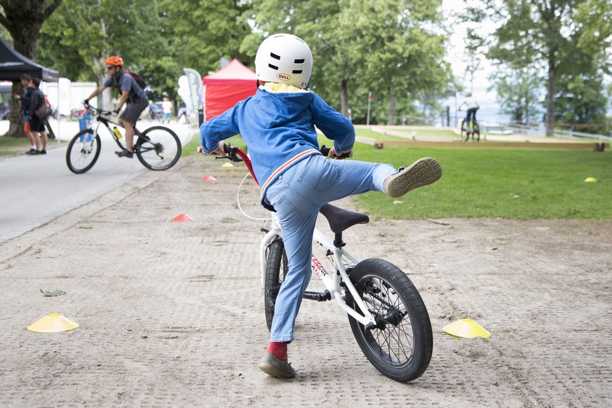 Wimm mit seinem Velo in Aktion waehrend dem Velofestival &quot;Hallo Velo&quot;, am Sonntag, 6. August 2017, in Bern. Das neue Velofestival fuer Jung und Alt bietet entlang der 40 Kilometer langen Ker ...