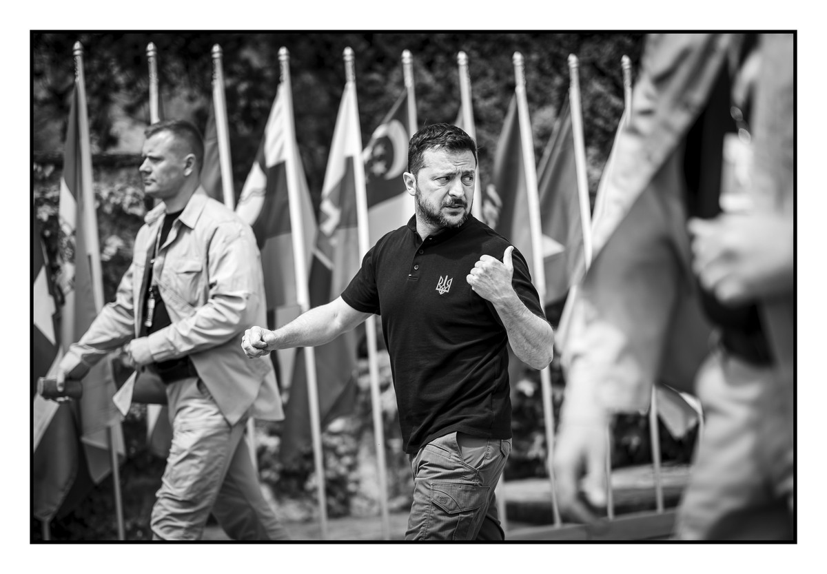 Ukrainian President Volodymyr Zelenskyy, center, on his way during bilateral talk during the Summit on peace in Ukraine, in Stansstad near Lucerne, Switzerland, Sunday, June 16, 2024. Heads of state f ...