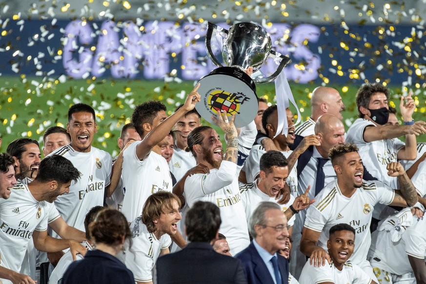 epa08550870 Real Madrid's captain Sergio Ramos (C) lifts the trophy after winning Villarreal CF in their Spanish LaLiga soccer match held at Alfredo Di Estefano Stadium, in Madrid, Spain, 16 July 2020 ...