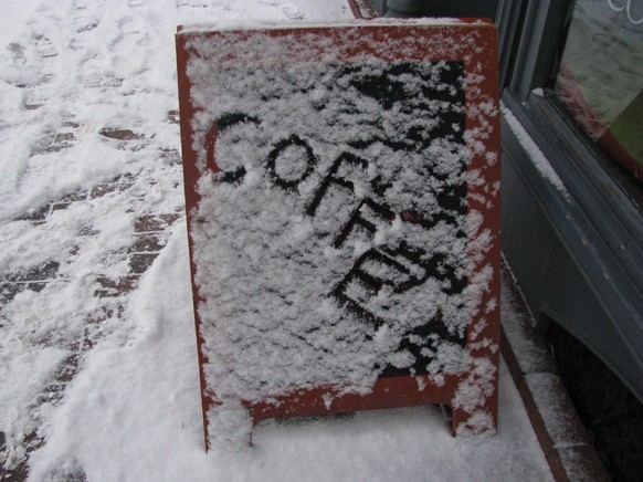 Was gibt's schöneres als einen Kaffee im Schnee?