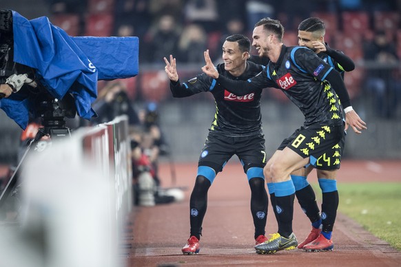 Napoli&#039;s Jose Callejon, left, celebrates his 2:0 goal during the UEFA Europa League group stage soccer match between Switzerland&#039;s FC Zurich and Italian&#039;s SSC Neapel at the Letzigrund s ...