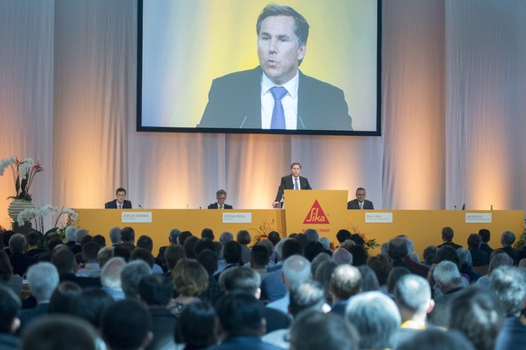 Jan Jenisch, CEO Sika, spricht anlaesslich der ordentlichen Generalversammlung der Sika AG vom Dienstag 12. April 2016 in der Waldmannhalle in Baar. Der Verwaltungsrat des Bauchemieherstellers Sika ha ...