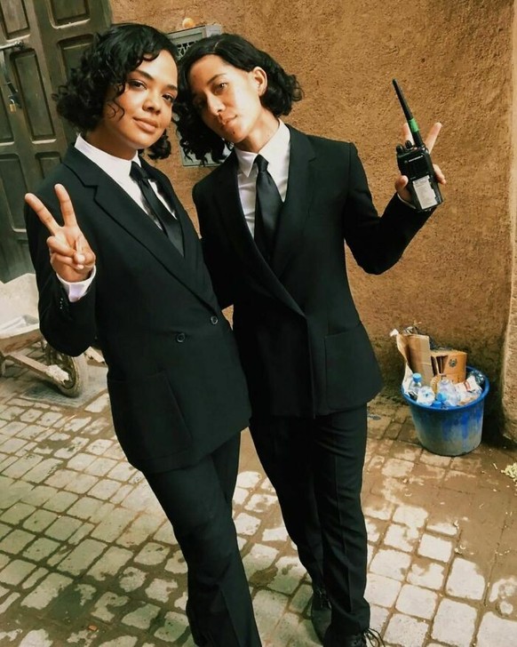 Tessa Thompson mit ihrem Stuntdouble in Men in Black

https://www.instagram.com/p/By0WMJ-HmvW/
