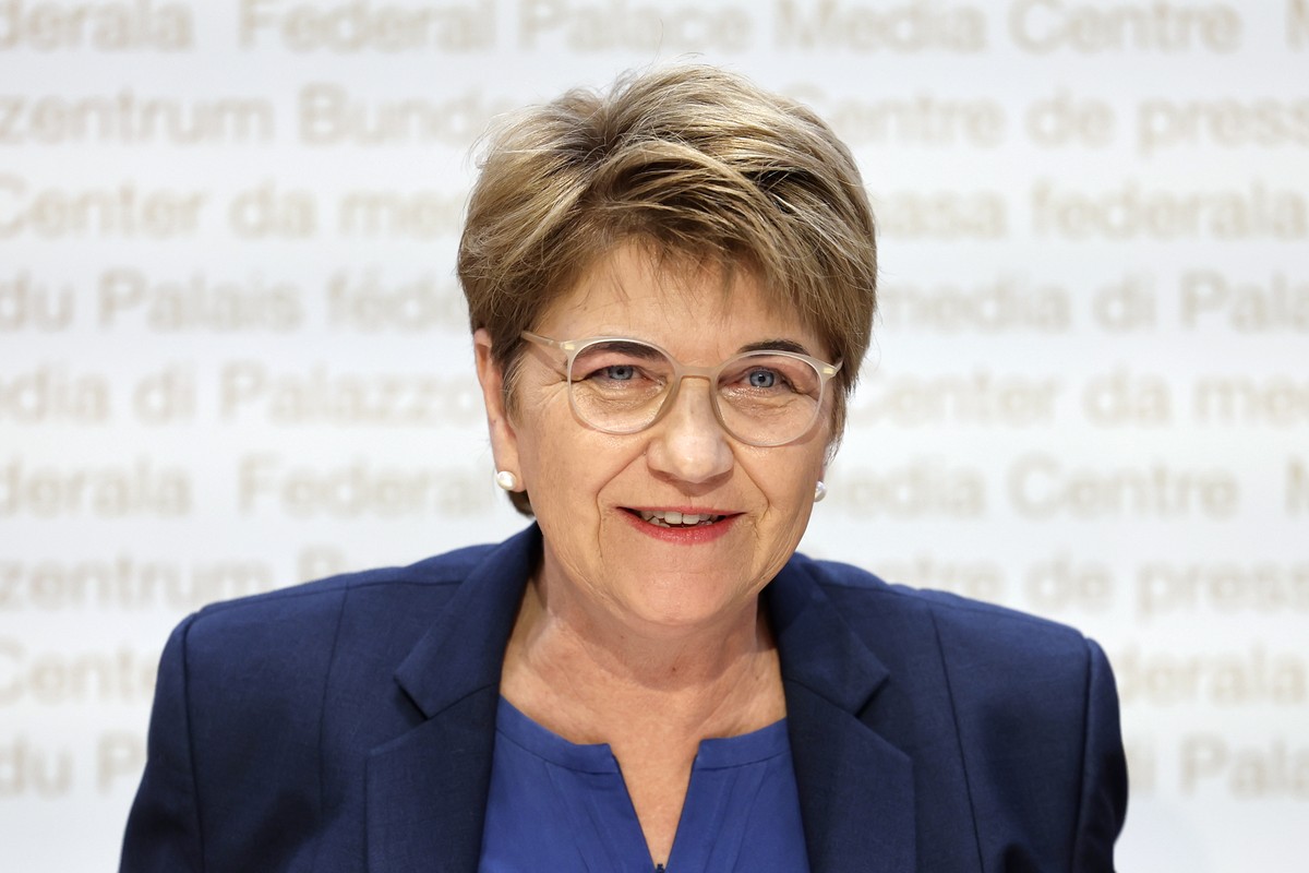 Bundesraetin Viola Amherd gibt waehrend einer Medienkonferenz ihren Ruecktritt bekannt, am Mittwoch, 15. Januar 2024 in Bern. (KEYSTONE/Peter Klaunzer)