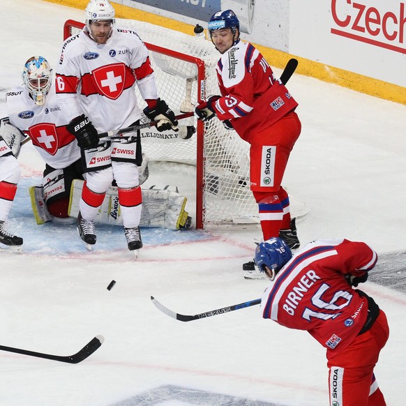 epa06320473 Michal Birner (R) of the Czech Republic in action during the 2017 Karjala Cup ice hockey match between the Czech Republic and Switzerland in the Hartwall Arena in Helsinki, Finland, 10 Nov ...