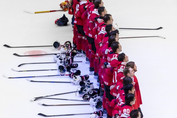 epa12119563 Switzerland&#039;s players listen to the Swiss national anthem after winning the IIHF 2025 Ice Hockey World Championship preliminary round group B game between Switzerland and Kazakhstan a ...