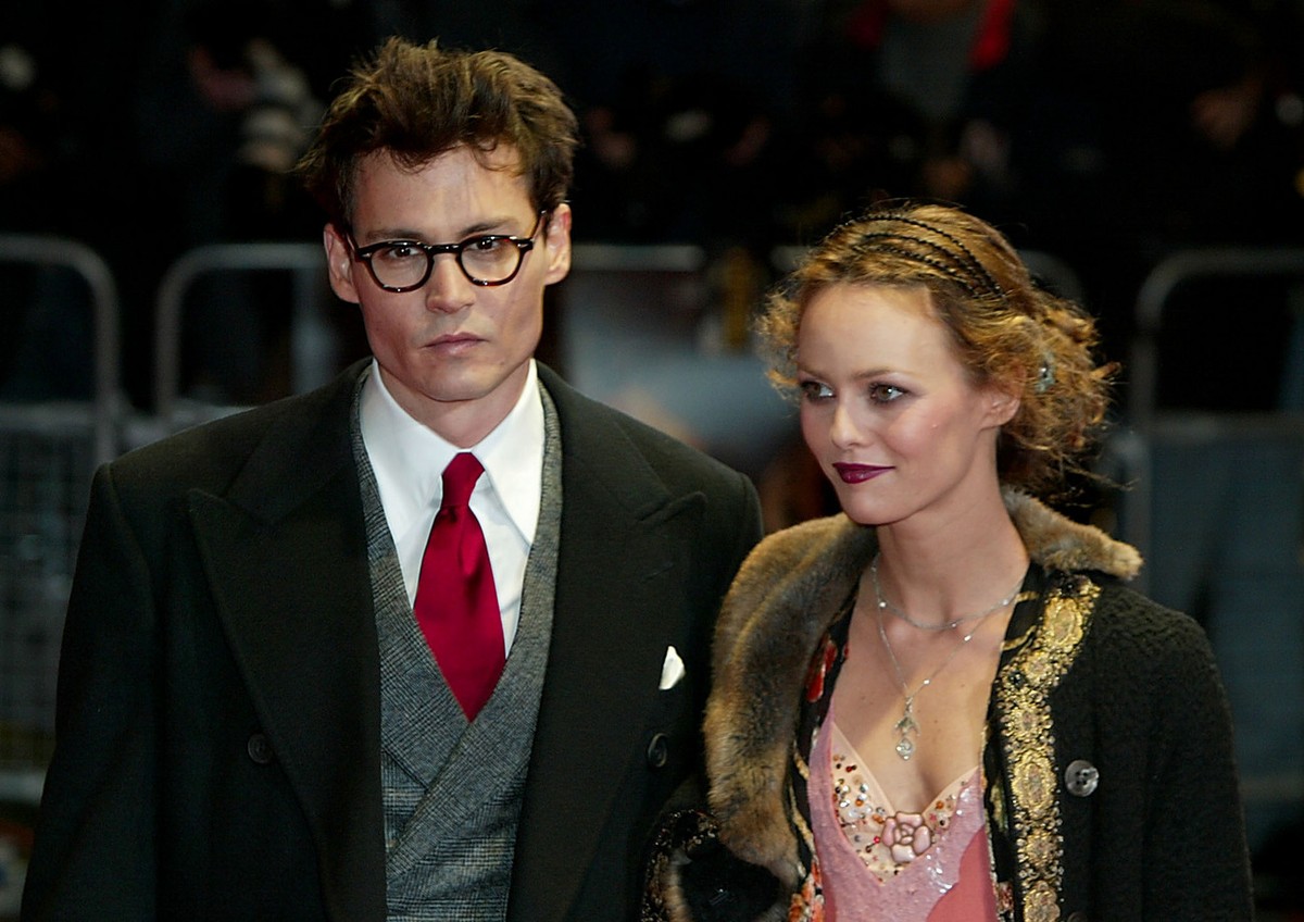 Johnny Depp, and his girlfriend Vanessa Paradis, at the United Kingdom premiere of his new movie, Finding Neverland, in Leicester Square, London, Sunday Oct. 17, 2004. (KEYSTONE/AP Photo/John D McHugh ...