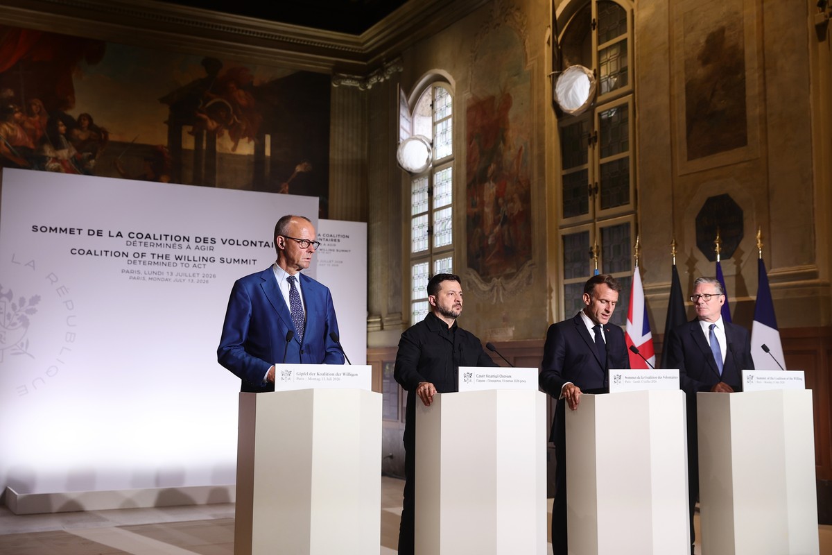 epa13109058 (L-R) German Chancellor Friedrich Merz, Ukrainian President Volodymyr Zelensky, French President Emmanuel Macron, and British Prime Minister Keir Starmer address a press conference after t ...