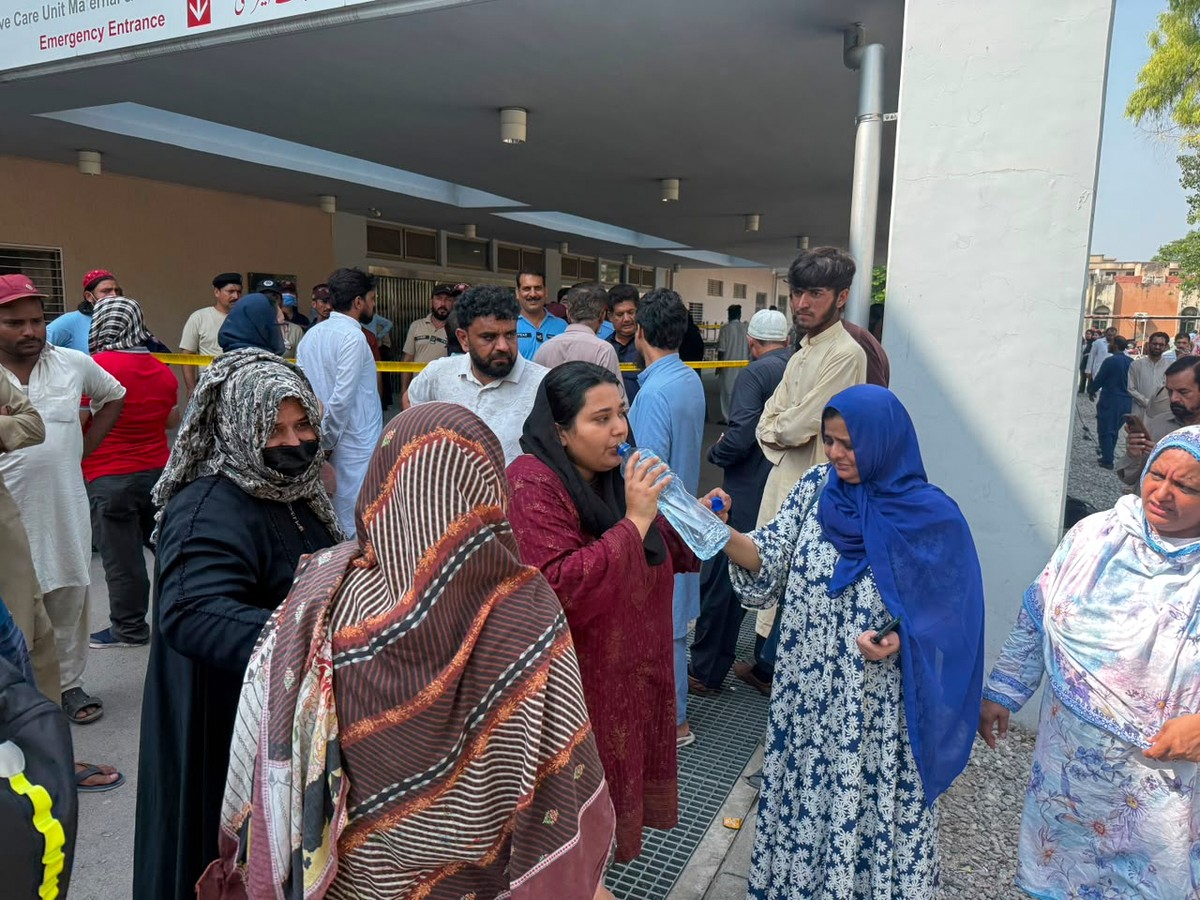 Relatives of the children who died in a hospital fire, gather at the hospital, in Islamabad, Pakistan, Wednesday, Aug. 26, 2026. (AP Photo/M.Yousaf)
Pakistan Hospital Fire