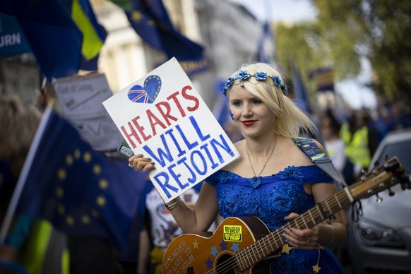 epa10258970 Pro-EU campaigners march as they demand the UK Government to reverse Brexit and rejoin the European Union in London, Britain, 22 October 2022. Campaigners claim leaving the European Union  ...