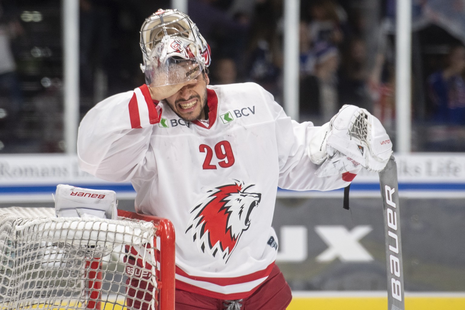 Lausannes Torhueter Luca Boltshauser reagiert im Eishockeyspiel der National League zwischen den ZSC Lions und dem Lausanne HC am Freitag, 20. September 2019, im Zuercher Hallenstadion. (KEYSTONE/Enni ...