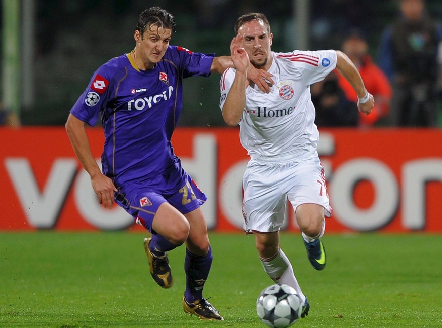 Zdravko Kuzmanovic hier im Trikot der AC Fiorentina gegen Bayerns Franck Ribéry.