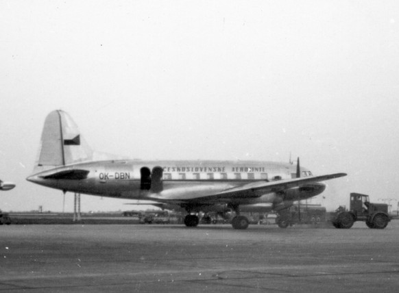 Diese Aufnahme entstand 1957 am Flughafen Paris Orly.