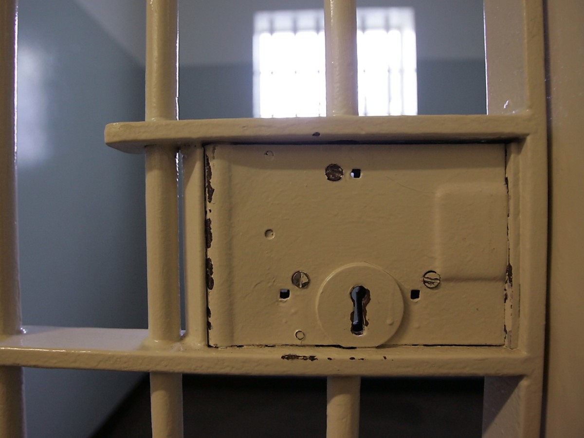 En plus des six peines de prison