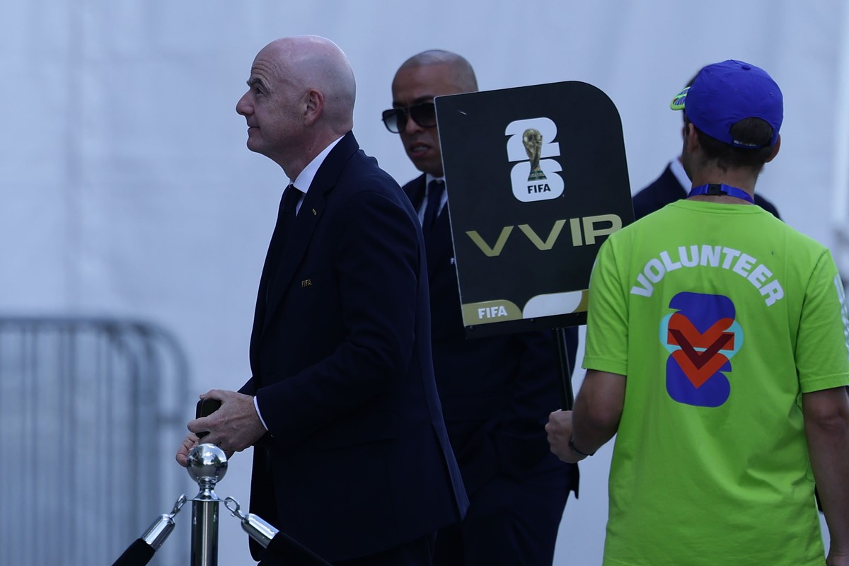 epa13086508 FIFA President Gianni Infantino arrives to the stadium before the FIFA World Cup 2026 Round of 16 match Canada against Morocco, in Houston, USA, 04 July 2026. EPA/CHRISTOPHER NEUNDORF