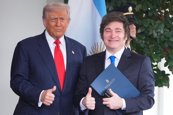 KEYPIX - President Donald Trump greets Argentina&#039;s President Javier Milei, as he arrives at the White House, Tuesday, Oct. 14, 2025, in Washington. (AP Photo/Mark Schiefelbein)