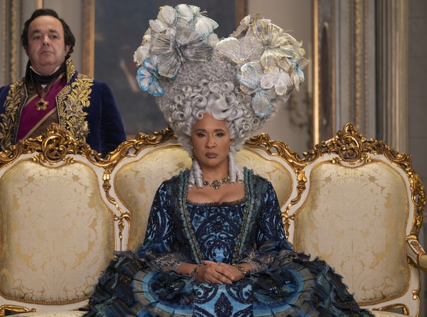 Bridgerton. (L to R) Hugh Sachs as Brimsley, Golda Rosheuvel as Queen Charlotte in episode 406 of Bridgerton. Cr. Liam Daniel/Netflix © 2025