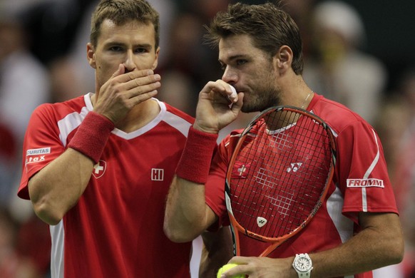 Switzerland&#039;s Stanislas Wawrinka (R) talks to Marco Chiudinelli during their Davis Cup semi-final double tennis match against Italy&#039;s Simone Bolelli and Fabio Fognini at the Palexpo in Genev ...