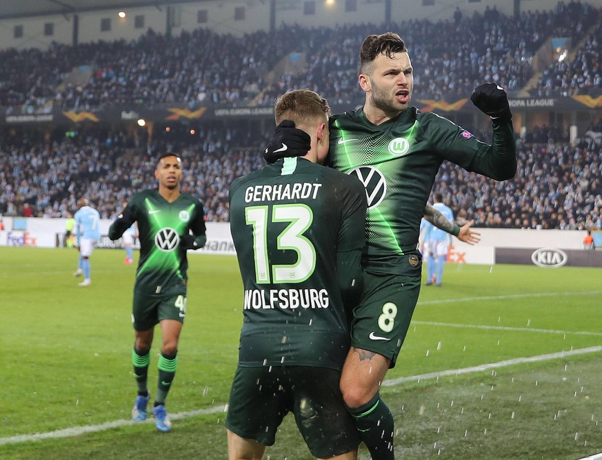 Malm� FF vs VfL Fu�ball, Europa League, Saison 2019/2020, Sechzehntelfinale, R�ckspiel, Malm� FF vs VfL Wolfsburg, Bild zeigt:Jubel �ber das Tor zum 2:0 durch Yannick Gerhardt VfL, 13 mit Renato Steff ...