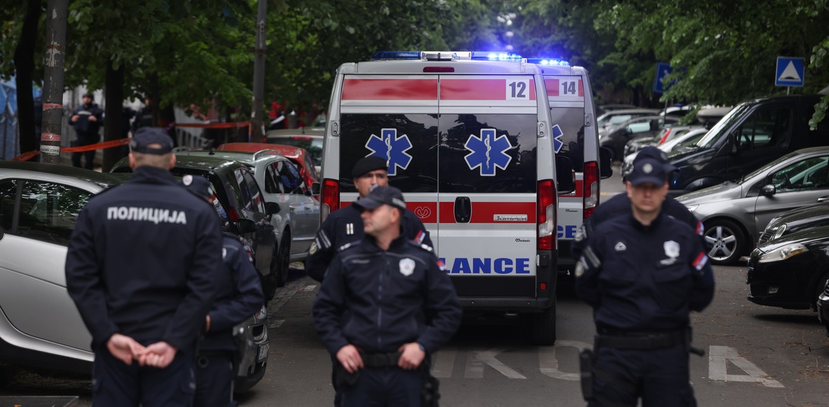 epa10605742 Ambulance cars arrive at the site as police officers block a street near the Vladislav Ribnikar elementary school in Belgrade, Serbia, 03 May 2023. A teenage suspect opened fire causing on ...
