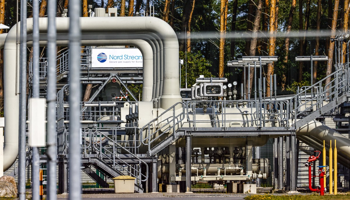 epa10167233 Pipes at the landfall facilities of the 'Nord Stream 1' gas pipeline in Lubmin, Germany, 07 September 2022. Gas supplies are being used by Russia to exert pressure on European na ...