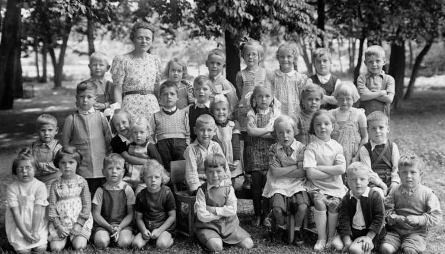 Schule früher: 1944, ein Klassenfoto des Kindergartens Regensbergstrasse in Oerlikon.