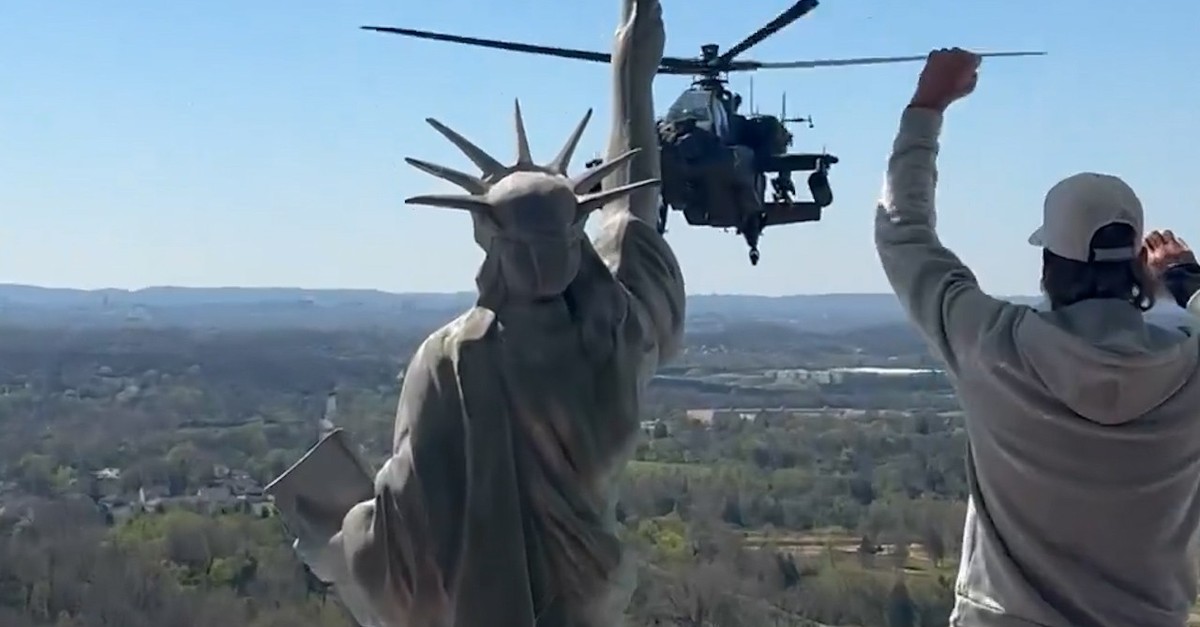 Militärhelikopter überfliegt Trump-Buddy Kid Rock – «Steuergeldverschwendung»