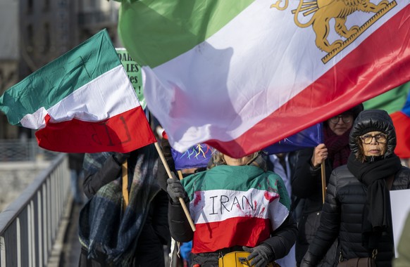 People protest in support of the Iranian peoples against the dictatorship of the mullahs and for a democratic Iran, in Geneva, Switzerland, Saturday, January 21, 2023. (KEYSTONE/Martial Trezzini)