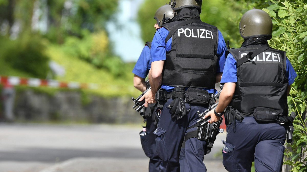 Teure-Drohnen-Autos-und-Strassensperren-Uster-untersucht-die-Ausgaben-seiner-Polizei