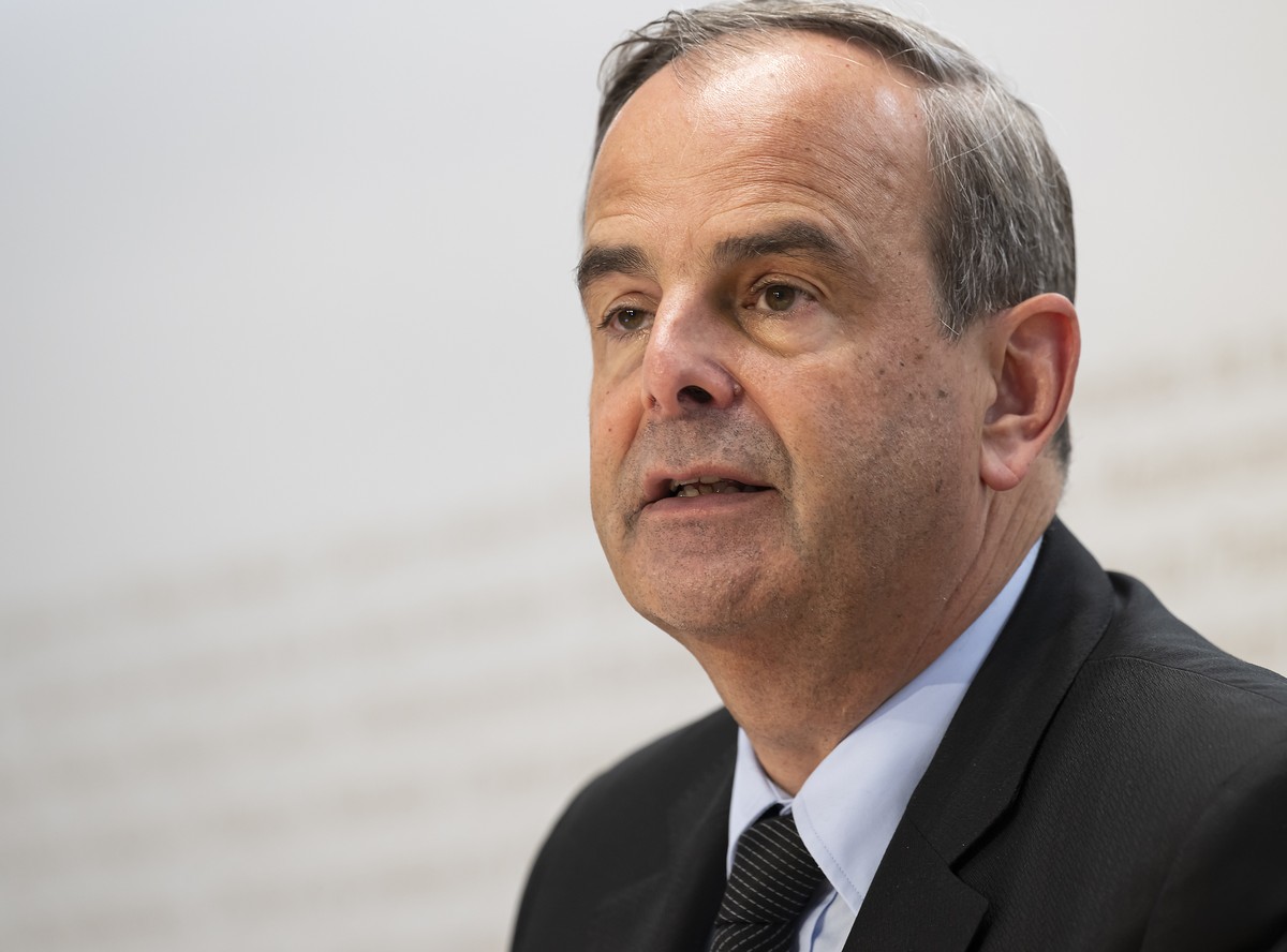 Nationalrat Gerhard Pfister, Praesident Die Mitte spricht waehrend einer Medienkonferenz des Komitees gegen die Biodiversitaesinitiative, am Donnerstag, 13. Juni 2024 in Bern. (KEYSTONE/Anthony Anex)