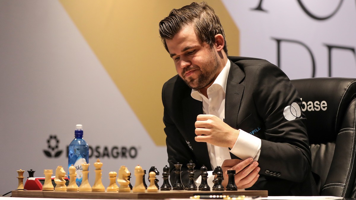 epa09627152 Defending Champion Magnus Carlsen of Norway plays against Ian Nepomniachtchi of Russia during the 9th round of FIDE World Chess Championship at the EXPO 2020 Dubai in Dubai, United Arab Em ...