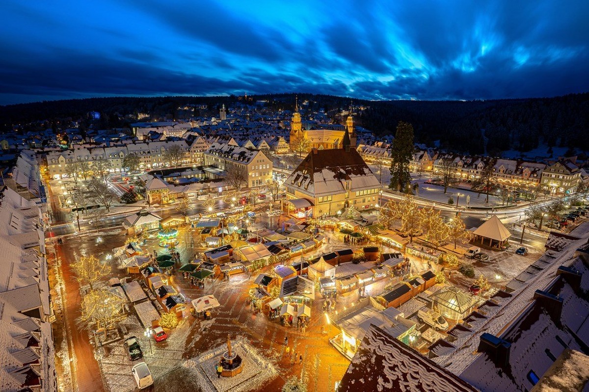 Freudenstadt_Weihnachtsmarkt © Jürgen Schmitt/Stadt Freudenstadt
Der Weihnachtsmarkt auf dem Freudenstädter Marktplatz.