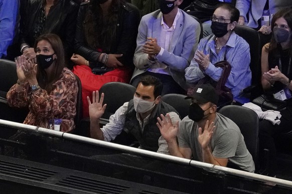 Tennis great Roger Federer, center, waves to the crowd while sitting courtside during Laver Cup tennis, Saturday, Sept. 25, 2021, in Boston. (AP Photo/Elise Amendola)
Roger Federer