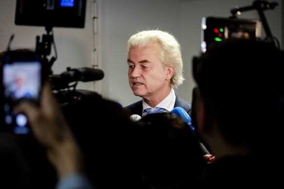epa10997572 Far-right PVV leader Geert Wilders speaks to the press in The Hague, The Netherlands, 27 November 2023, about the immediate departure of his &#039;coalition scout&#039; Gom van Strien. The ...