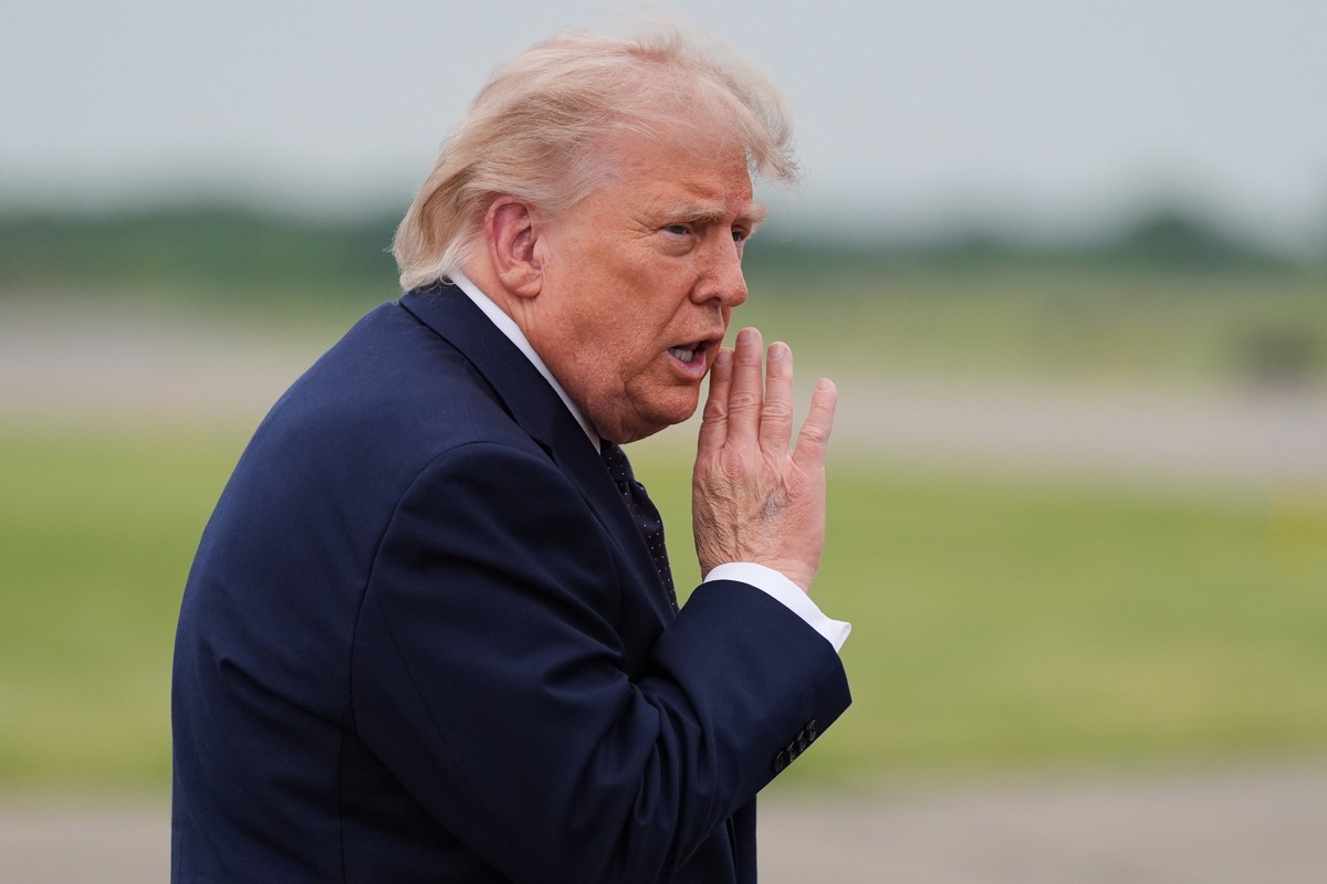 President Donald Trump walks from Marine One to board Air Force One at Morristown Airport, Friday, May 22, 2026, in Morristown, N.J. (AP Photo/Alex Brandon)
Donald Trump