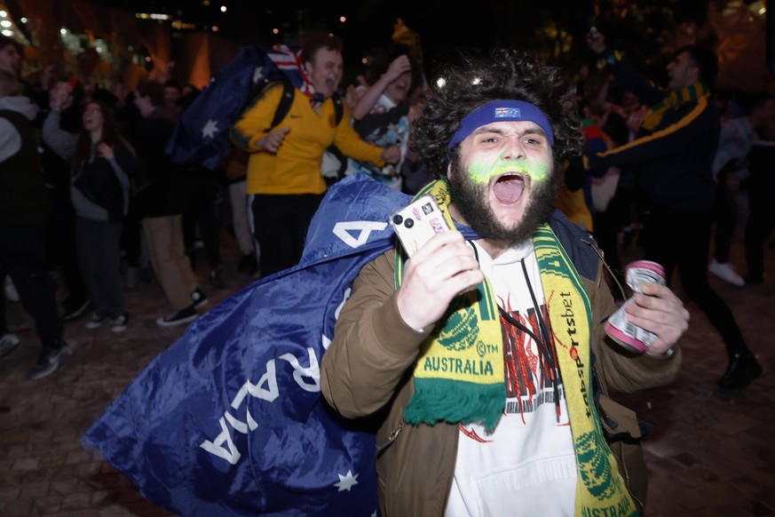 SOCCER WORLD CUP AUSTRALIA REAX, Socceroos fans watching Australia play Denmark in the FIFA World Cup, WM, Weltmeisterschaft, Fussball celebrate Australias win at Federation Square in Melbourne, Thurs ...