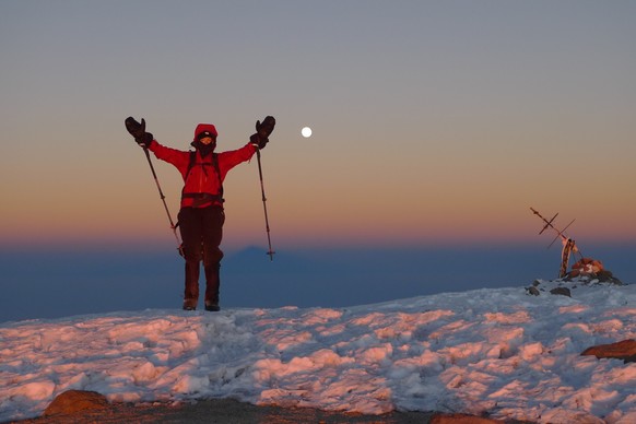 Thomas' Partnerin Doris auf dem Gipfel des Chachani.