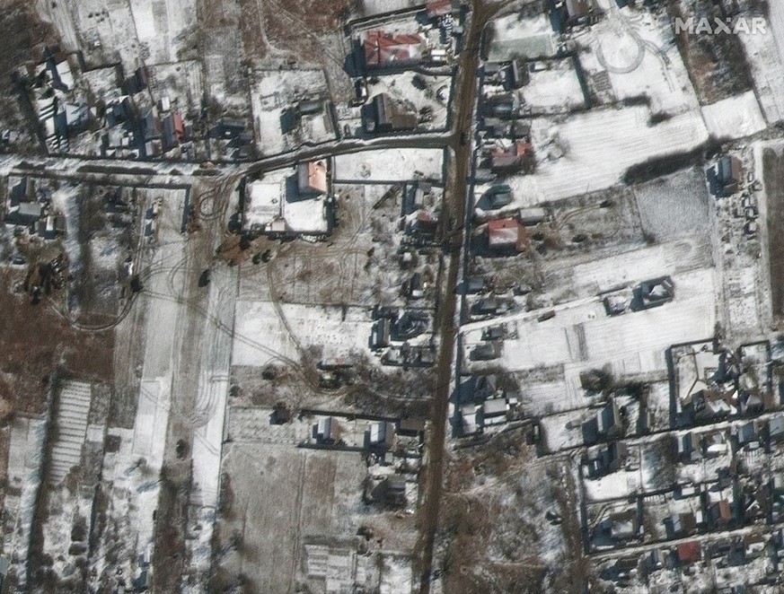 epa09816363 A handout satellite image made available by Maxar Technologies shows equipment and troops deployed in Ozera, northeast of Antonov airport, Ukraine, 10 March 2022. EPA/MAXAR TECHNOLOGIES HA ...