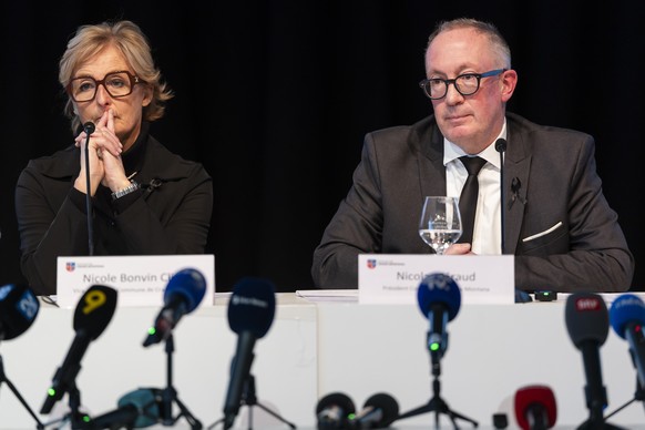 epa12630407 Nicole Bonvin Clivaz (L) Vice Mayor of Crans-Montana, and Nicolas Feraud (R), Mayor of Crans-Montana, speak at a press conference of the Crans-Montana Municipal Council following the tragi ...
