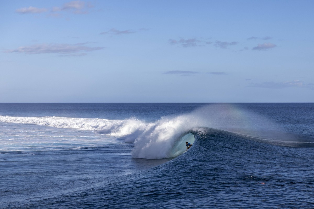 240729 -- TAHITI, July 29, 2024 -- Lucca Mesinas of Team Peru rides a wave during round two of surfing on day two of the Olympic Games, Olympische Spiele, Olympia, OS Paris 2024 on July 28, 2024 in Te ...
