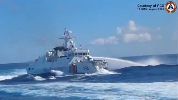 Das Schiff der chinesischen Küstenwache nach der Kollision